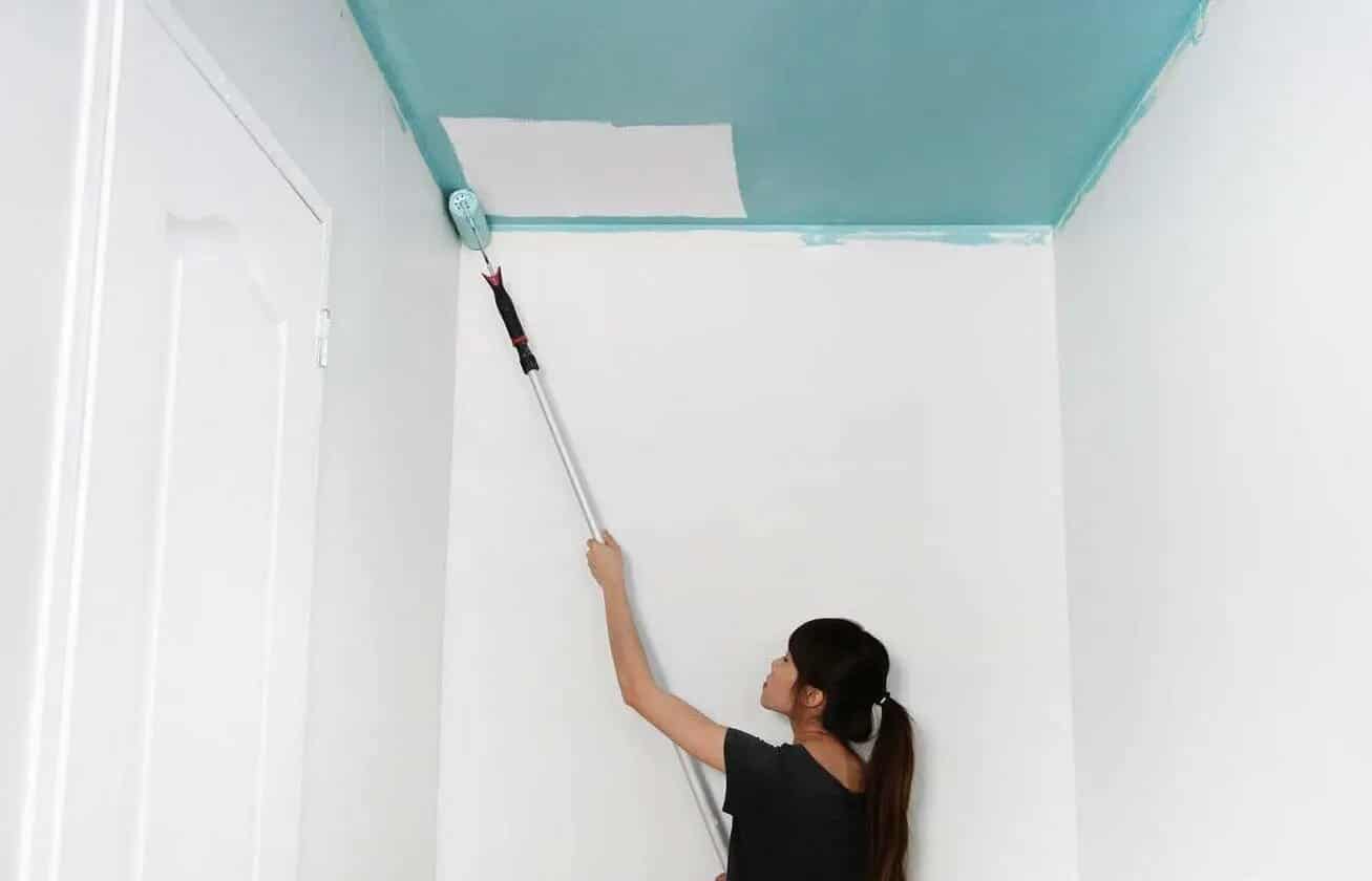 Peindre un plafond facilement : c’est possible